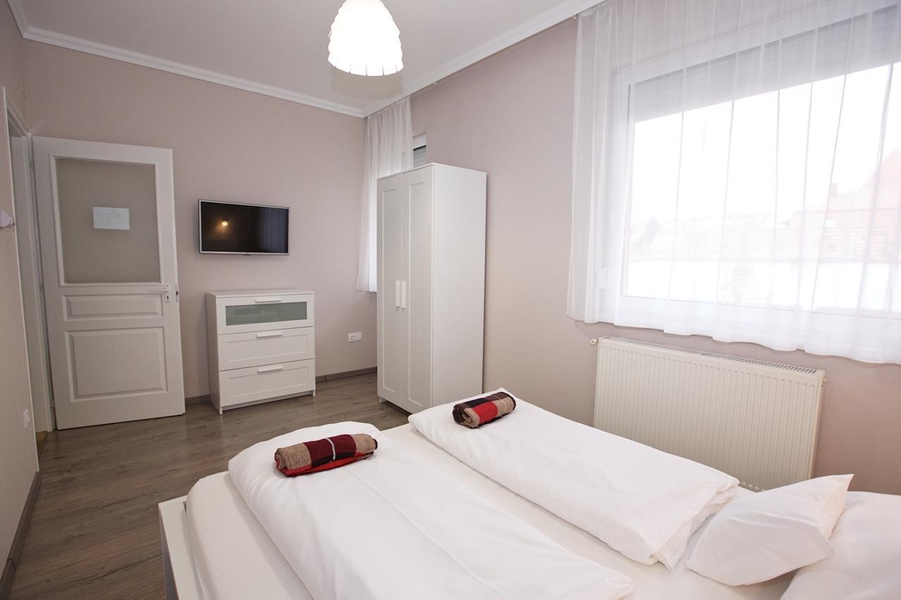 Zoli Apartmanok-Timi Koelcsey 34-36 ハイデゥソボスロー エクステリア 写真
